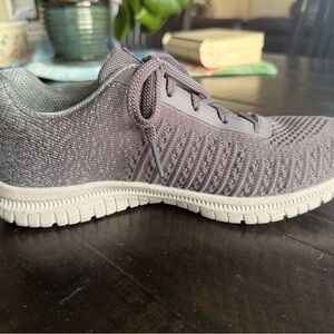 Skechers Women’s Virtue Dry-spell Waterproof shoes